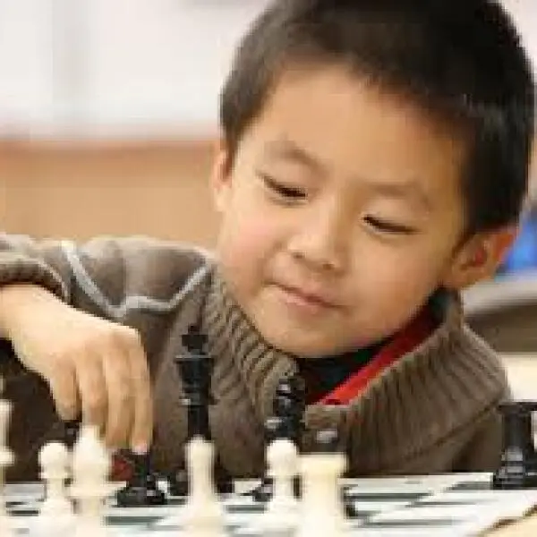 Dạy Cờ Vua Cho Trẻ Em: Vô Vàn Lợi Ích Và Những Lưu Ý Quan Trọng Cho Phụ Huynh