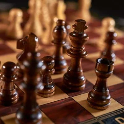 khai-cuoc-gambit-hau-trong-co-vua-8-1